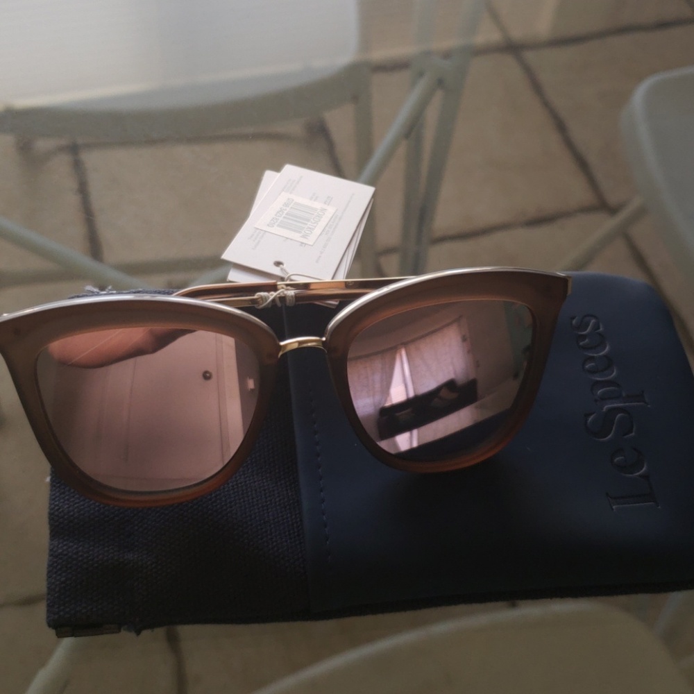 NWT!Le Specs ,Caliente, Mirrored Sunglasses